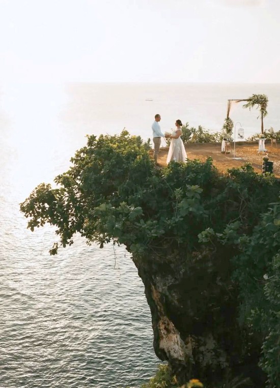 sziklaszirt esküvő