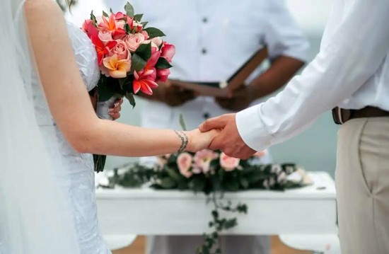 sziklaszirt esküvő